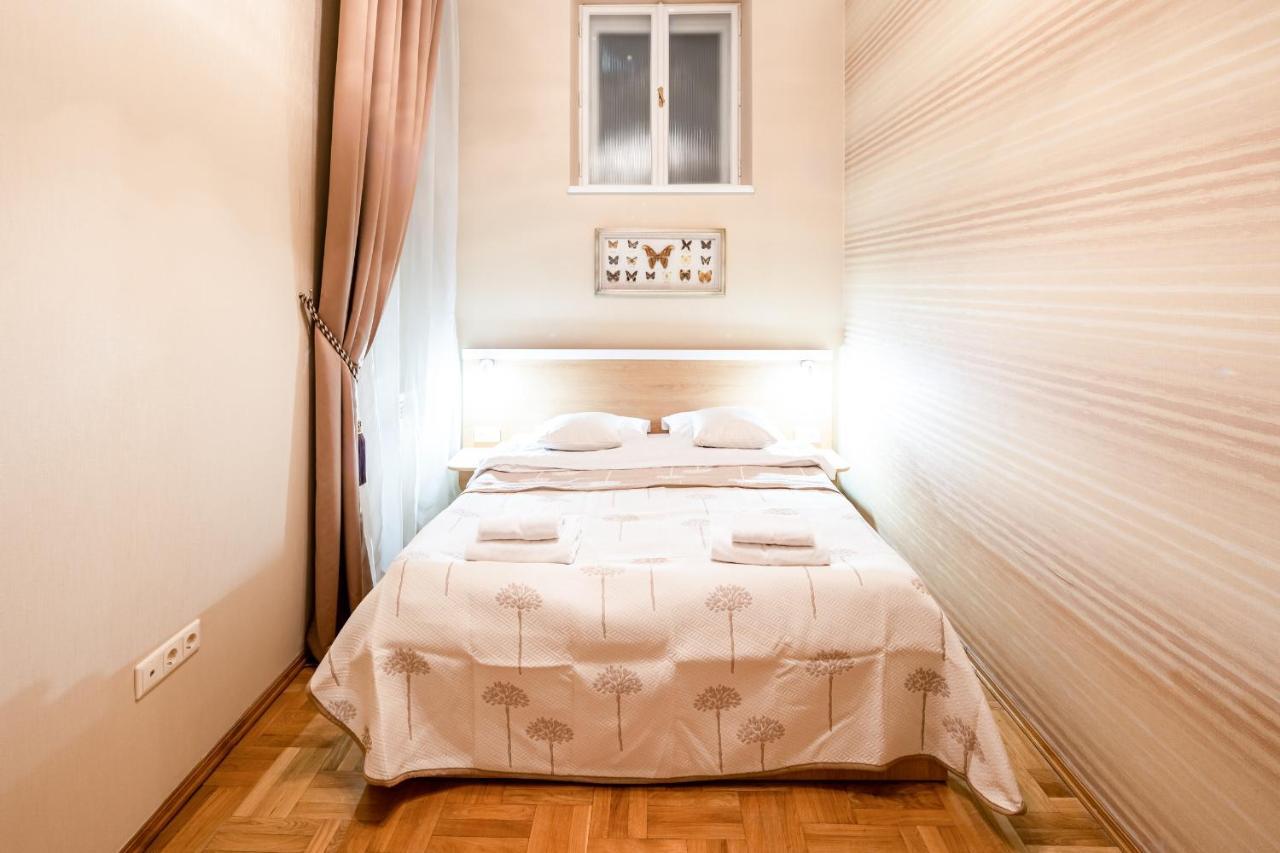 3 Bedrooms Royal Italian Style In An Austrian Building, Parking, Balcony Lviv Kültér fotó