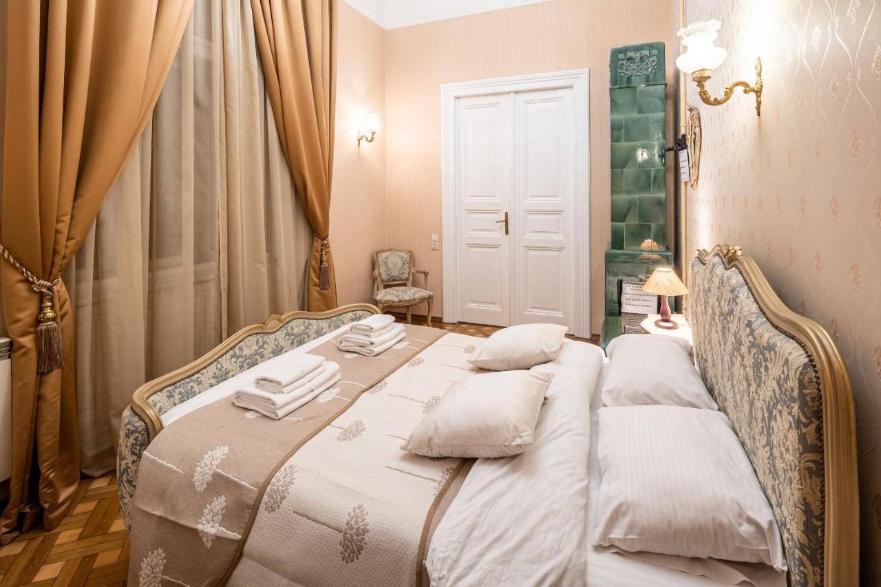 3 Bedrooms Royal Italian Style In An Austrian Building, Parking, Balcony Lviv Kültér fotó